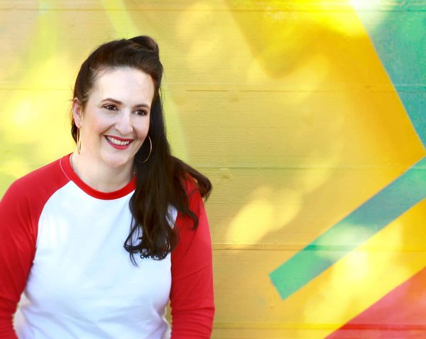 Comment adopter le look baseball chic : Astuces pour styler votre chemise baseball