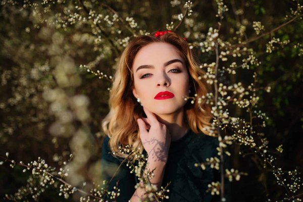 Les secrets d'une silhouette impeccable : magnifier sa féminité avec une robe longue