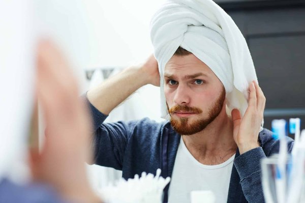 Quel shampoing pour homme aux cheveux bouclés ?