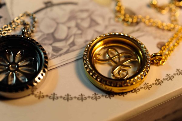 Colliers Initiales : un bijou à offrir à multiples significations