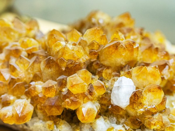 Le bracelet en citrine : quels sont les avantages de porter ce bijou magnifique