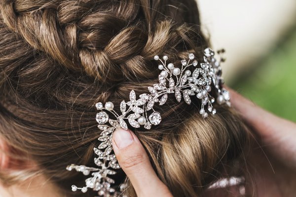 Quels sont les accessoires de cheveux pour femme qui existent ?