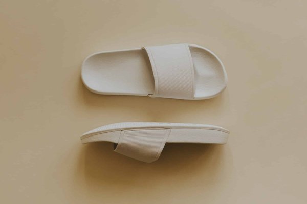 Claquettes requin : les chaussures tendances du moment !