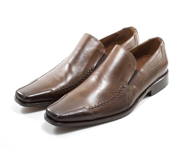 Les chaussures pour homme sont-elles disponibles dans différentes tailles et styles ?