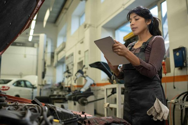 Découvrez comment styliser votre salopette